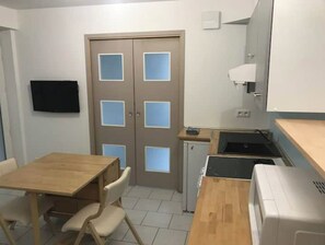 Réfrigérateur, micro-ondes, four, lave-vaisselle