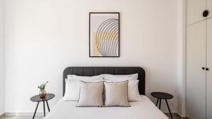 2BR Apartment (Agripas #6-8 St.)