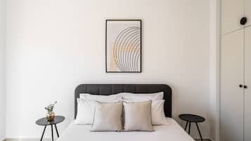 2BR Apartment (Agripas #6-8 St.) | 2 dormitorios, edredones de plumas, escritorio