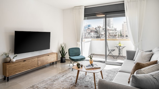 2BR Apartment (Agripas #6-8 St.) | 起居區