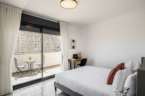 2 bedrooms, down duvets, desk, laptop workspace - Machne Yehuda, Exclusive collection by HOMY (Jerusalem)
