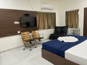 Breakfast area - Hotel Millennium Plaza (Jamnagar)