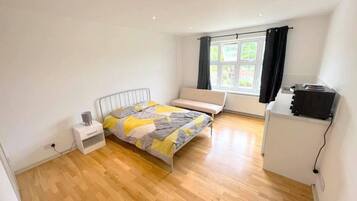Studio | Iron/ironing board, free WiFi, bed sheets