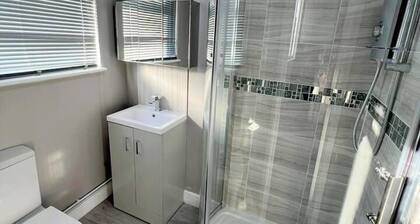New 5-bed & 4 Bathroom House in Croydon