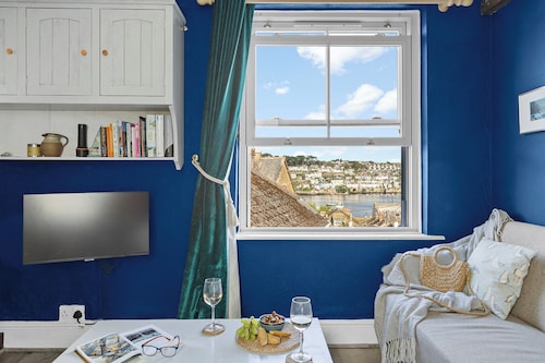 Delightful 2 bed character cottage in Polruan with river views.