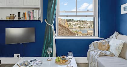 Delightful 2 bed character cottage in Polruan with river views.