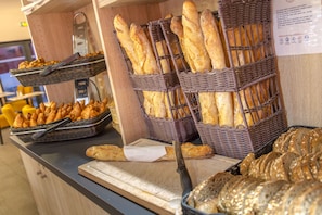 Daily buffet breakfast (EUR 25 per person) - SOWELL RÉSIDENCES Les Sablons (Le Grau-Du-Roi)