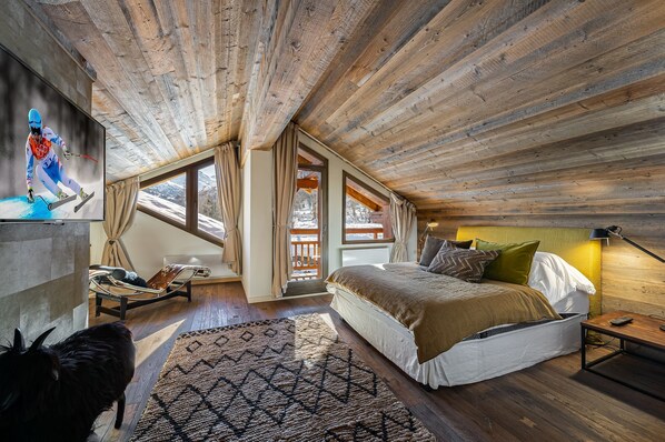 Nhà gỗ dành cho gia đình | Bộ đồ giường kháng dị ứng, két bảo mật tại phòng, trang trí khác biệt 