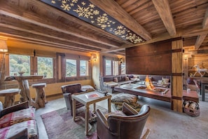 Honeymoon Chalet | Living room