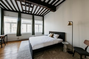 Appartement, 2 grands lits | 2 chambres, bureau, accès au Wi-Fi (inclus), literie fournie