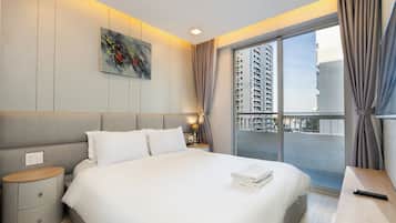 Căn hộ Business | Trang trí khác biệt, trang bị nội thất với thiết kế riêng biệt, bàn