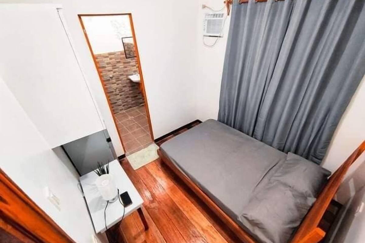 Hypo-allergenic bedding, free WiFi