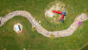 An aerial view of a park with a winding path, a red structure, and a small building. - Villa LiLi Apt 3 Studio (Poreč)