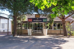 Reception - SOWELL RESIDENCES Les Lauriers Roses (Agde)