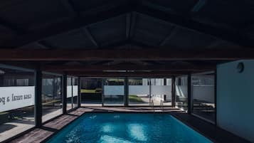 Piscina coperta, una piscina riscaldata