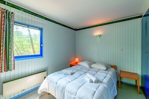 Free cots/infant beds, bed sheets - Résidence les Cavales (Carcans)