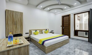 Standard Double Room | Desk, bed sheets - Itsy Hotels Vibe 2 (Noida)