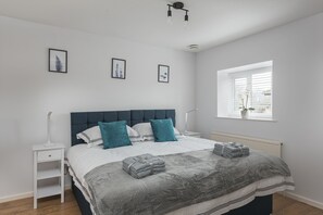 Maison, Plusieurs lits | 4 chambres, fer et planche à repasser, accès au Wi-Fi (inclus)