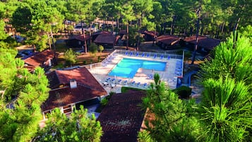 Hồ bơi ngoài trời phục vụ theo mùa