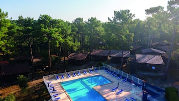 Piscine extérieure (ouverte en saison)