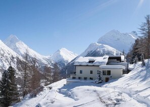 Front of property - Waldhotel Fletschhorn - Panoramic Retreat in Saas Fee (Saas-Fee)