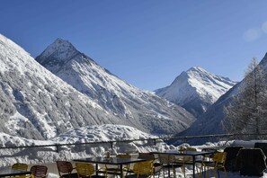 Rooftop terrace - Waldhotel Fletschhorn Private Whole Hotel in Saas-Fee: 360 Alpine Views & Sauna (Saas-Fee)