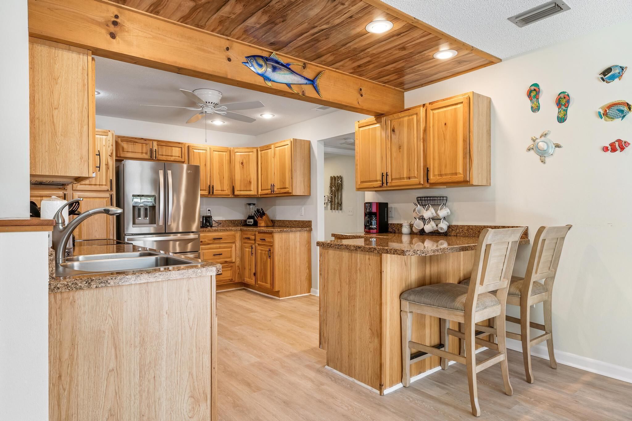 Geladeira, micro-ondas, fogão, cooktop