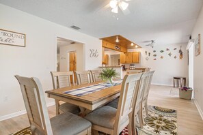Dining - ⚓ Coastal home with amazing pool just a short drive from Anna Maria Island⚓ (Bradenton)