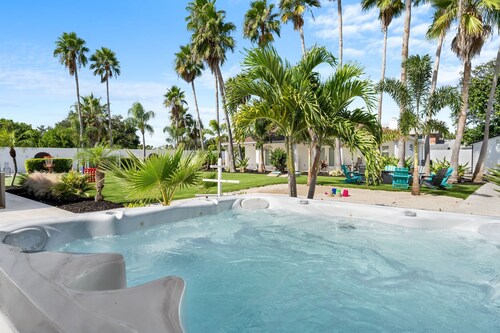 ⚓Gated Estate: 2 Houses, Outdoor Turf Area & Game Room⚓⛳