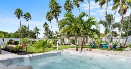 ⚓Gated Estate: 2 Houses, Outdoor Turf Area & Game Room⚓⛳