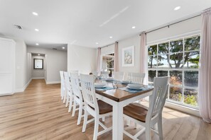 Dining - ⚓Sleeps 23! 2 Houses on 1 Acre, Min to AMI Beaches!⚓⛳ (Bradenton)