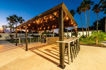 ⚓Sleeps 23! 2 Houses on 1 Acre, Min to AMI Beaches!⚓⛳