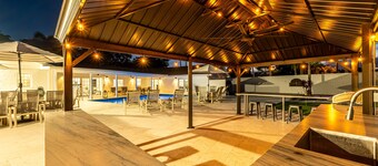 ⚓Sleeps 23! 2 Houses on 1 Acre, Min to AMI Beaches!⚓⛳