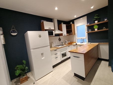 Refrigerador, microondas, horno, placa de cocina