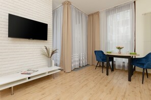 Living room - Kolejowa Cozy Apartment by Renters (Warsaw)