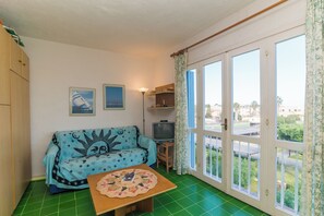 21-inch flat-screen TV with cable channels, TV - Il Vecchio Faro A48 150m From The Beach (Loiri Porto San Paolo)