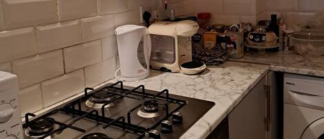 Fridge, microwave, oven, stovetop