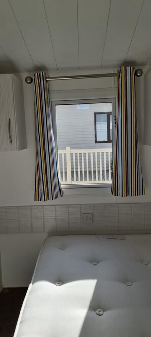 Apartment, Multiple Beds | 3 bedrooms, iron/ironing board, free WiFi, bed sheets - Inviting 3-bed Lodge (Rye)