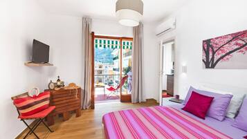 2 Schlafzimmer, hochwertige Bettwaren, Schreibtisch