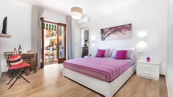 2 Schlafzimmer, hochwertige Bettwaren, individuell dekoriert