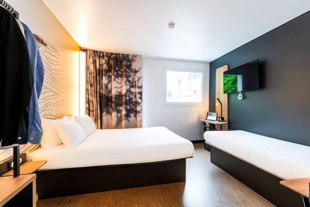 1 bedroom, desk, free WiFi, bed sheets