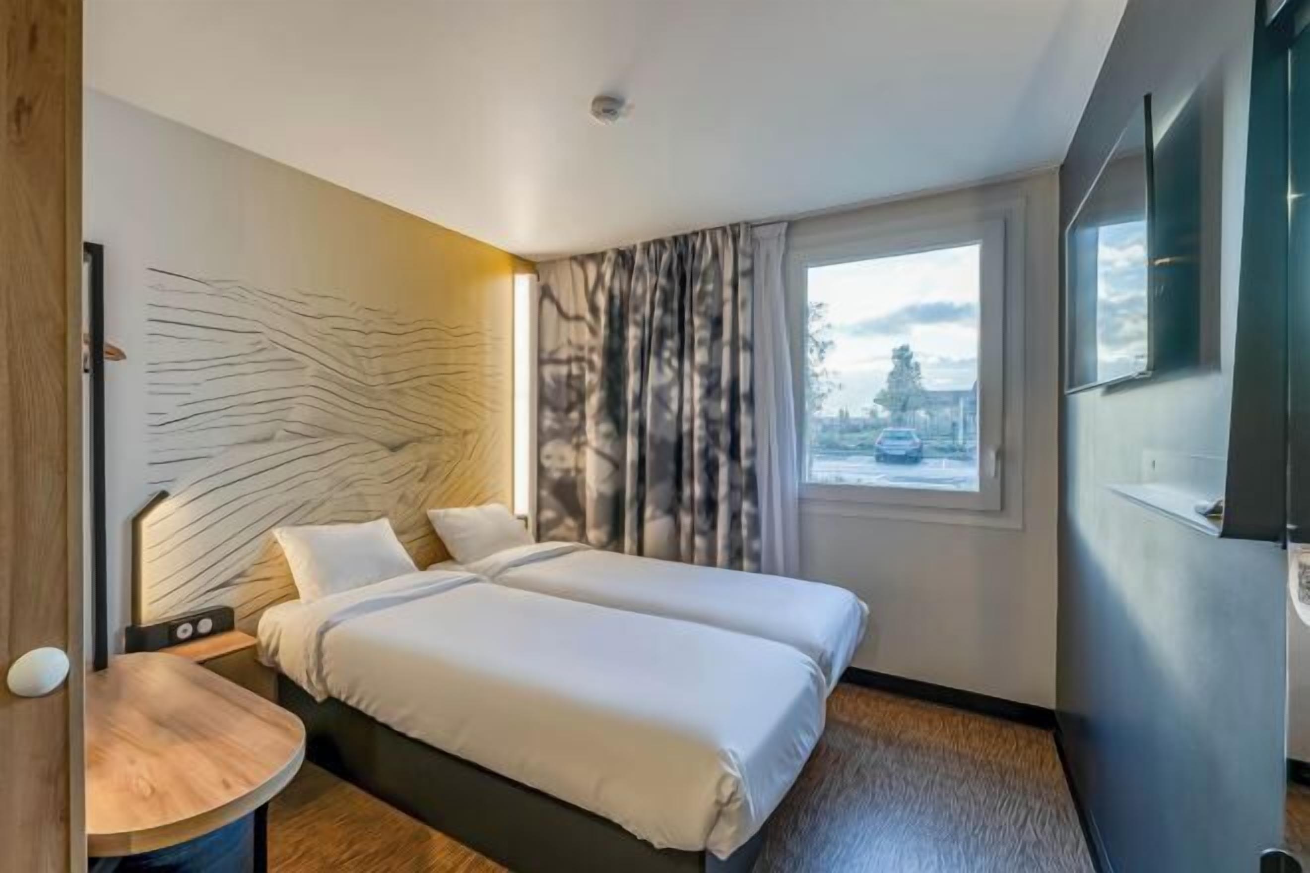 Bureau, Wi-Fi gratuit, draps fournis