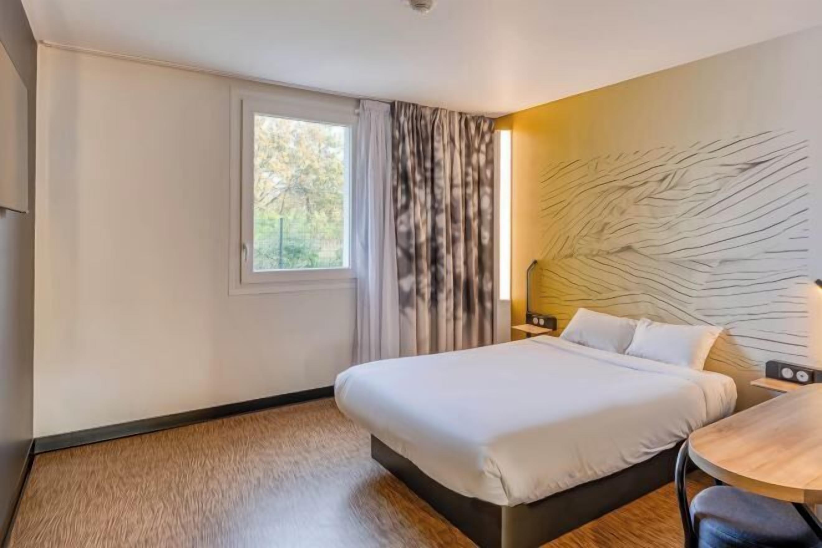 Bureau, Wi-Fi gratuit, draps fournis