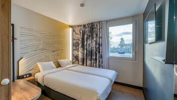 Twin Room, Non Smoking | 1 bedroom, desk, free WiFi, bed sheets