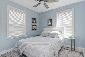 2 bedrooms, iron/ironing board, free WiFi, bed sheets