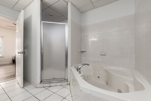 Towels - Princess Irene Unit 102 Oceanside Condo 3BR 2Bath w/Jacuzzi plus parking (Ocean City)