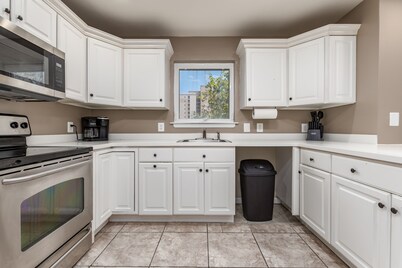 Princess Irene Unit 102 Oceanside Condo 3BR 2Bath w/Jacuzzi plus parking