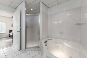 Towels - Princess Irene Unit 202 Oceanside 3BR 2BathCondo +Jacuzzi and parking (Ocean City)