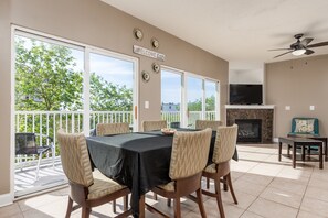 Dining - Princess Irene Unit 202 Oceanside 3BR 2BathCondo +Jacuzzi and parking (Ocean City)