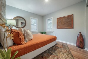 2 多间卧室、熨斗/熨衣板、WiFi、床单